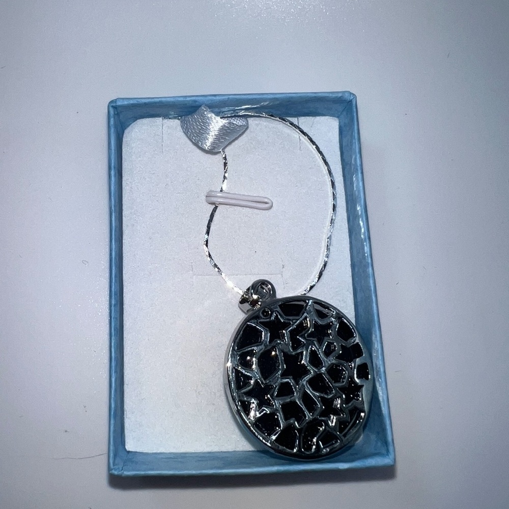 $6 Moon Stone Cat and Moon Necklace. $6 if bundled - Picture 5 of 15